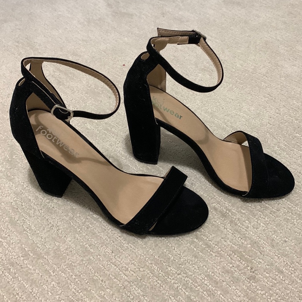 Unworn black faux suede heels